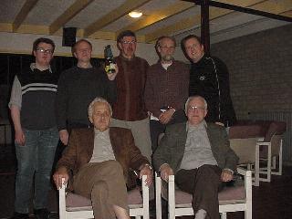 ESV 2 kampioen! v.l.n.r. Kees-Jan Schilt, Peter Dullaart, Jan Hartsuiker,
 Dick Krijgsman en Walter Pol, zittend: Jan van Woerden en Mart Pol